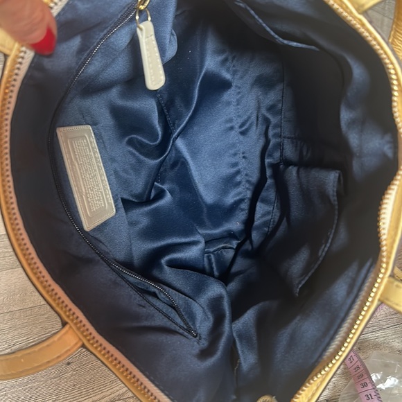 Coach patent leather (full grain cowhide) tote Rare EUC - Picture 13 of 16